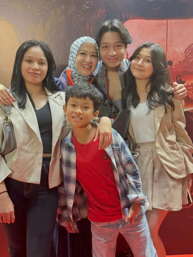 Potret Kiesha Alvaro dan Keluarga (Instagram/@okieagustina_)