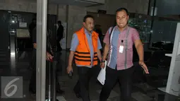 Direktur Keuangan PT Brantas Abipraya, Sudi Wantoko diperiksa sebagai tersangka terkait dugaan pelanggaran yang dilakukan Kepala Kejati DKI Jakarta Sudung Situmorang dan Asisten Pidana Khusus Tomo Sitepu, Jakarta, Rabu (13/4). (Liputan6.com/Helmi Afandi)