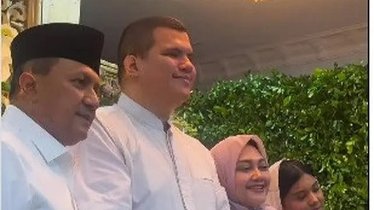 8 Potret Kedekatan Bella Saphira dengan Putra Sambungnya, Momen Pengajian saat Mantu Bikin Haru