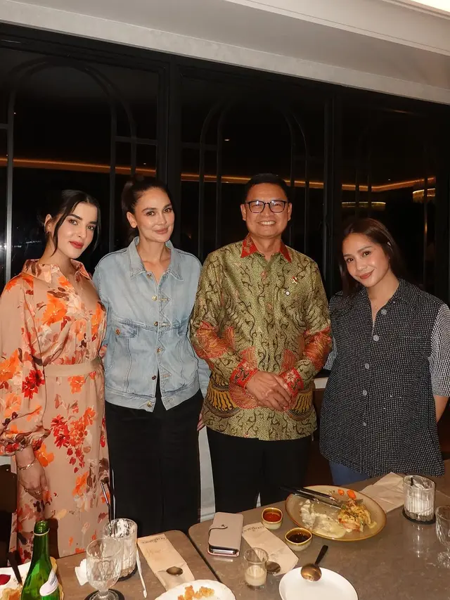 Potret Tasya Farasya Bukber dengan Para Owner Skincare (credit: instagram/tasyafarasya)