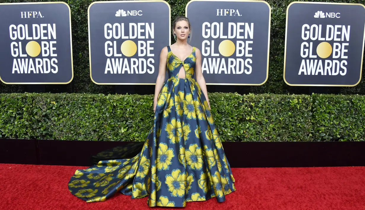 Penyanyi Taylor Swift berpose saat menghadiri Penghargaan Golden Globe Tahunan ke-77 di The Beverly Hilton Hotel di Beverly Hills, California (5/1/2020). (Frazer Harrison/Getty Images/AFP)
