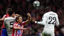 Derby klub asal kota Madrid berlangsung ketat dan sengit. (Oscar DEL POZO CA—AS/AFP)