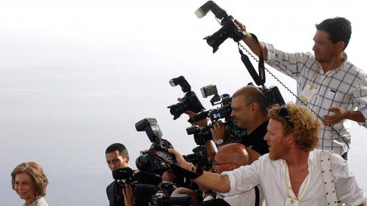 Aksi para paparazzi memburu gambar bintang ternama