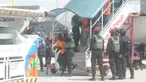 Densus 88  Mabes Polri membawa teroris usai tiba di Bandara Soekarno-Hatta, Tangerang Banten, Kamis (4/1/2021). Sebanyak 26 terduga teroris tertangkap petugas Densus 88 di Makassar dan Gorontalo. (merdeka.com/Arie Basuki)