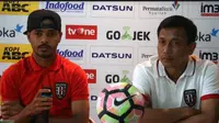 Pelatih Bali United Widodo Cahyono Putro (kanan). (Liputan6.com/Kukuh Saokani)