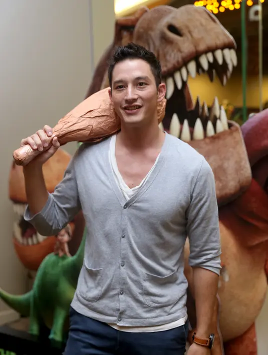 Pemilik nama Michel George William Lewis ini menceritakan jika di Jepang nantinya ia akan mengajak Kenzou bermain salju, ia ingin putra kecilnya bersenang-senang. Menurutnya, di Jepang nanti ada tempat bagus untuk bermain. (Andy Masela/Bintang.com)