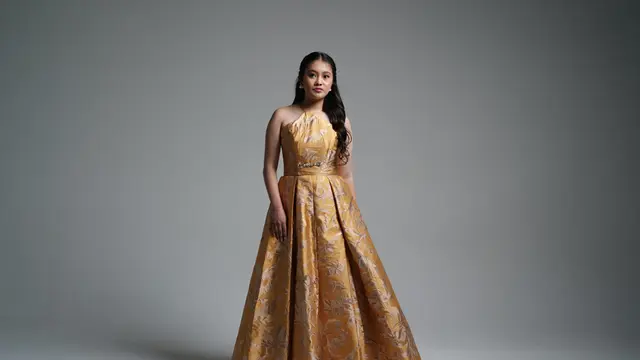 Tips Memilih Long Dress Brokat Sesuai Bentuk Tubuh dan Acara/Ilustrasi oleh AI
