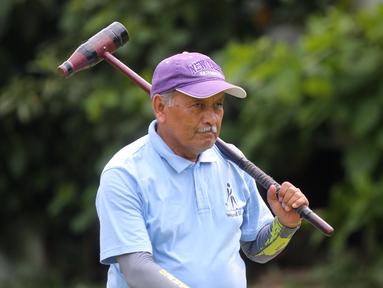 Woodball menjadi pilihan sekelompok warga yang rata-rata usia diatas 50 tahunan untuk menyalurkan hobi berolahraga. (Bola.com/M Iqbal Ichsan)