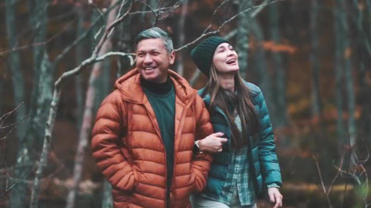 Potret Gading Marten dengan Luna Maya di Jepang