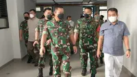 Pangdam Jaya Mayjen TNI Untung Budiharto bersama Deputi Bidang Penanganan Darurat BNPB Fajar Setyawan pun melakukan kesiapan Rumah Susun Daan Mogot. (Foto: Istimewa).