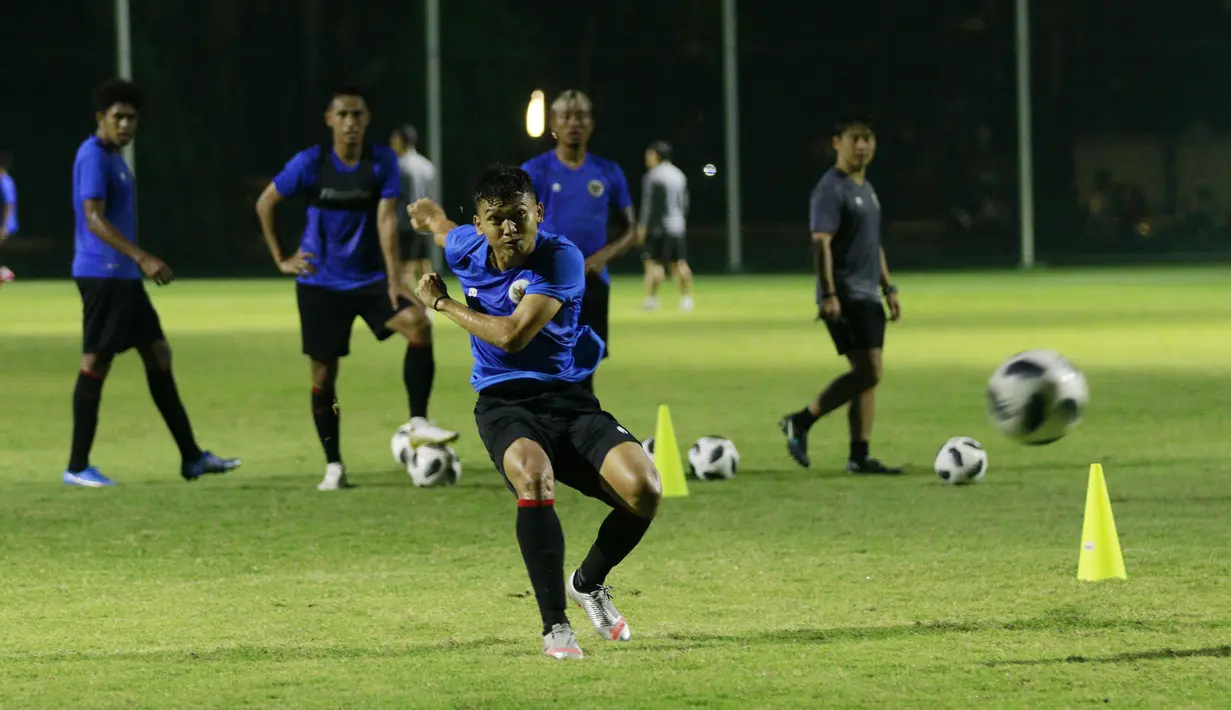 Dendy Sulistyawan pun terus mengasah kemampuannya dalam latihan agar bisa memberikan kontribusi terbaik. (Foto: Bola.com/M Iqbal Ichsan)