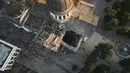 Katedral Transfigurasi Odesa terlihat rusak berat setelah serangan rudal Rusia di Odesa, Ukraina, Minggu, 23 Juli 2023. (AP Photo/Libkos)