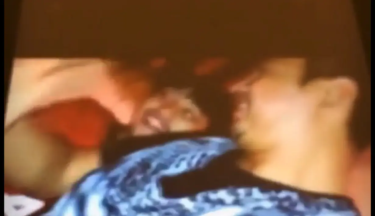 Abidzar kini sudah remaja, bahkan sejak lama Abidzar juga bisa menirukan suara sang ayah. Baik saat menyanyi atau saat mengucap salam. [Instagram/abidzar73]