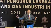 Menkopolhukam, Luhut Binsar Panjaitan menyampaikan pemarannya saat acara pengukuhan dewan pengurus KADIN 2015-2020 di Jakarta, Selasa (5/4). KADIN mengadakan pengukuhan sekaligus rapat pengurus lengkap KADIN. (Liputan6.com/Helmi Afandi)