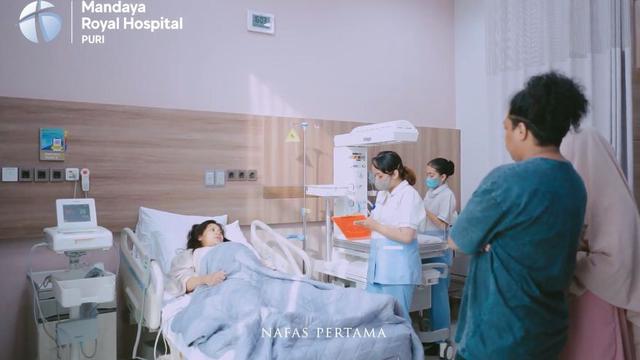 Indah Permatasari dan Arie Kriting dikaruniai anak pertama (Instagram/indahpermatas/nafaspertama)