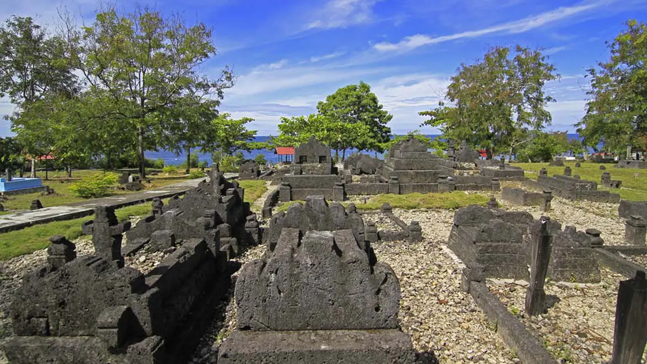 Makam Raja-Raja Banggae di Majene Berhias Kaligrafi Arab