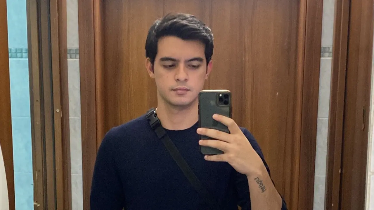 Ciccio Manassero lakukan mirror selfie