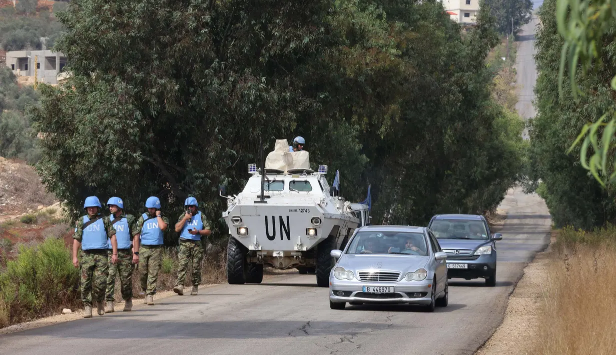 Pasukan Sementara PBB di Lebanon (UNIFIL) meningkatkan patroli pasca rerangan Israel di Lebanon. (JOSEPH EID/AFP)