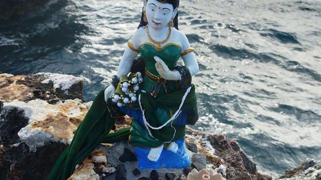 Patung Nyi Roro Kidul Muncul Secara Misterius Di Pantai Nusa Dua Regional Liputan6 Com