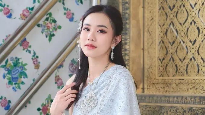 7 Potret Jessica Jane Pakai Baju Khas Thailand saat Liburan, Banjir Pujian