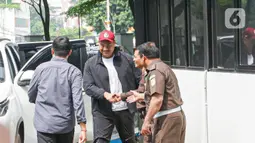 Menpora Dito tiba di gedung Kejaksaan Agung, Jakarta Selatan, pada Senin (3/7/2023) pukul 13.01 WIB. (Liputan6.com/Faizal Fanani)