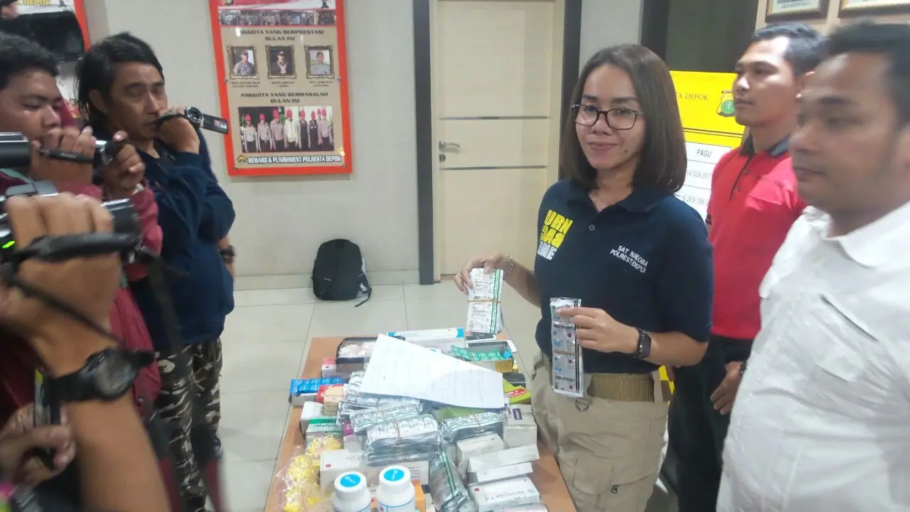 Satuan Narkoba Polresta Depok menangkap empat terduga pengedar obat keras golongan G secara bebas.