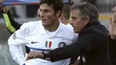 Tidak ada keraguan tentang seberapa besar legenda Javier Zanetti bagi Inter Milan. Dipadukan dengan mentalitas kemenangan Mourinho, ia mampu menyabet treble kontinental bersejarah di musim 2009-10. Zanetti tampil sebanyak 106 kali di bawah asuhan Mourinho. (AFP/Fabio Muzzi)