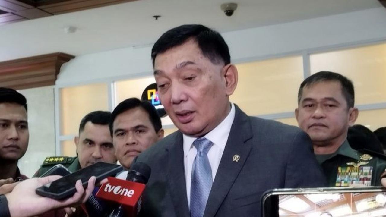 VIDEO: Menhan Sjafrie Perintahkan Dirut Bulog Baru Mayjen Rizal "Harus Pensiun dari TNI!"
