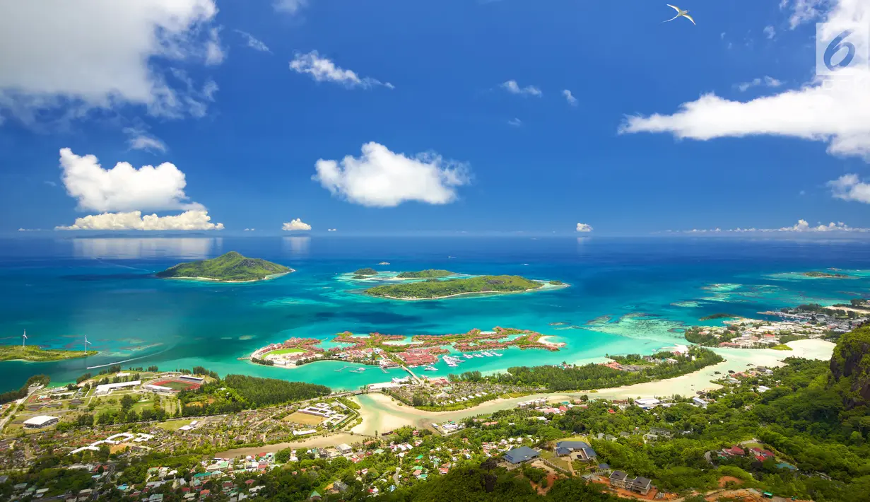 Republik Seychelles seluas 452 km persegi terdiri dari 115 pulau dengan penduduk sekitar 92 ribu jiwa. Negara ini sangat terkenal dengan pantai Anse Source d’Argent di pulau La Digue. (iStockphoto/Seychelles Dibrova)