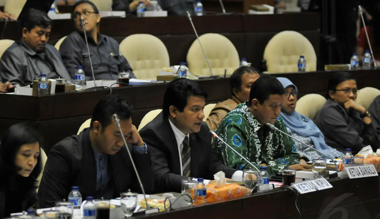 Rapat yang dipimpin ketua Komisi II asal Golkar Agun Gunanjar ini tampak dihadiri Komisioner ‎KPU Husni Kamil Manik, Sigit Pamungkas, dan Arief Budiman, Jakarta, (1/9/14). (Liputan6.com/Johan Tallo)