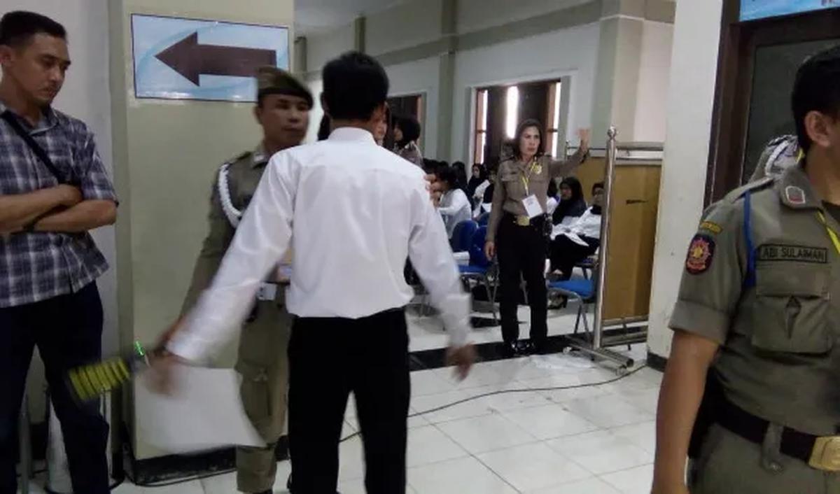 "Nantinya data mereka akan diblokir. Selebihnya diserahkan ke pihak berwajib untuk proses secara hukum yang berlaku di Indonesia,"&nbsp;