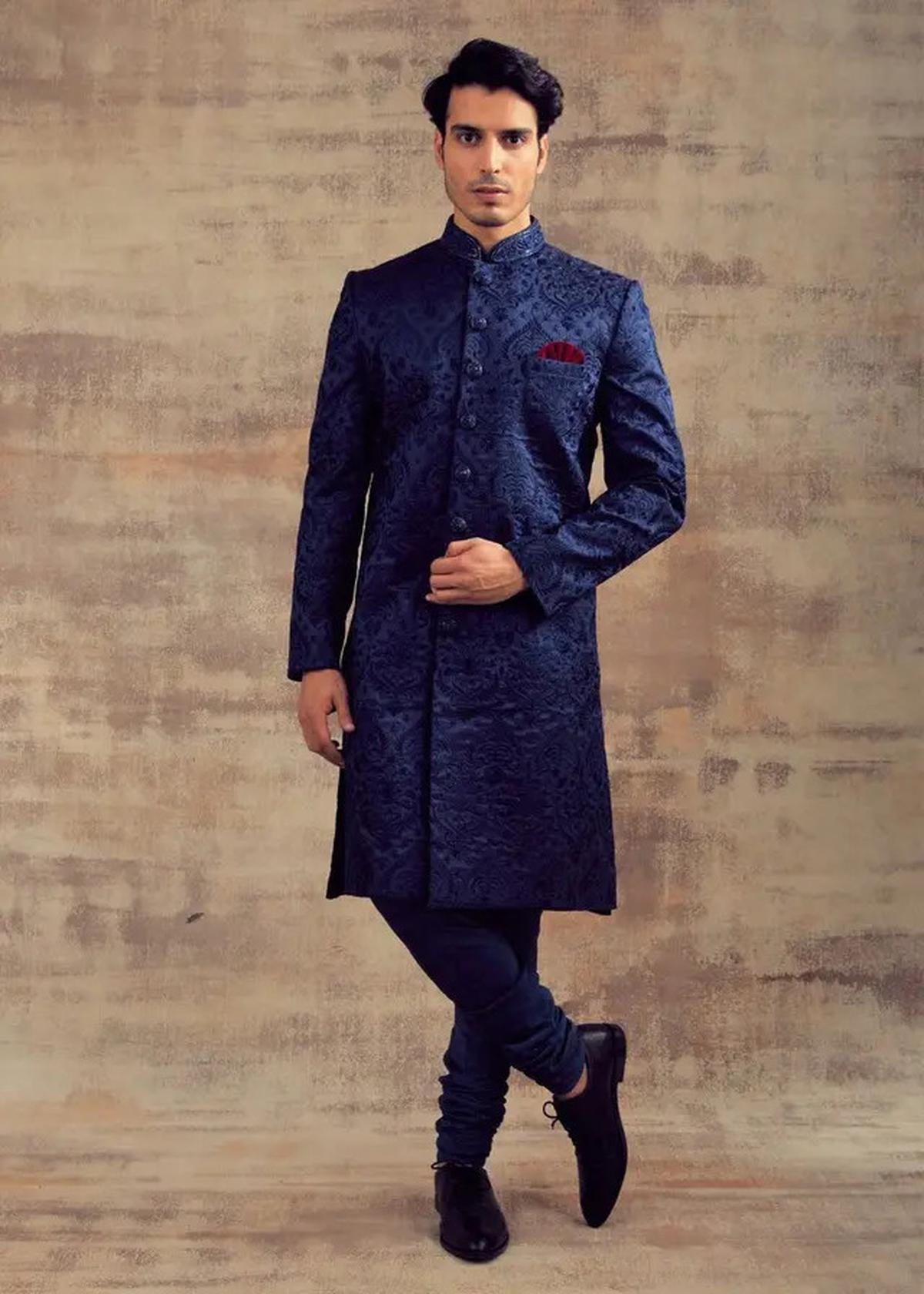 8 Model Baju Lebaran untuk Pria, Inspirasi Ganteng saat Lebaran 2025