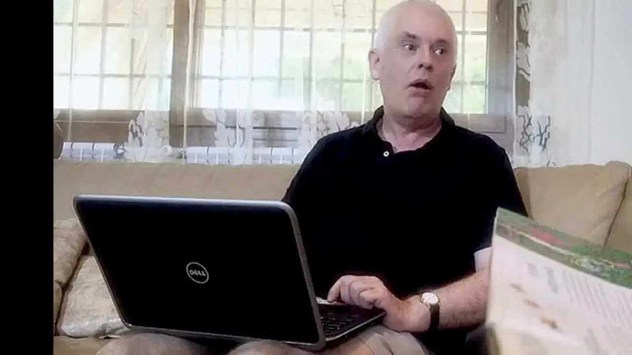 Profesor 61 Tahun ini Punya Side Job Sebagai Bintang Porno
