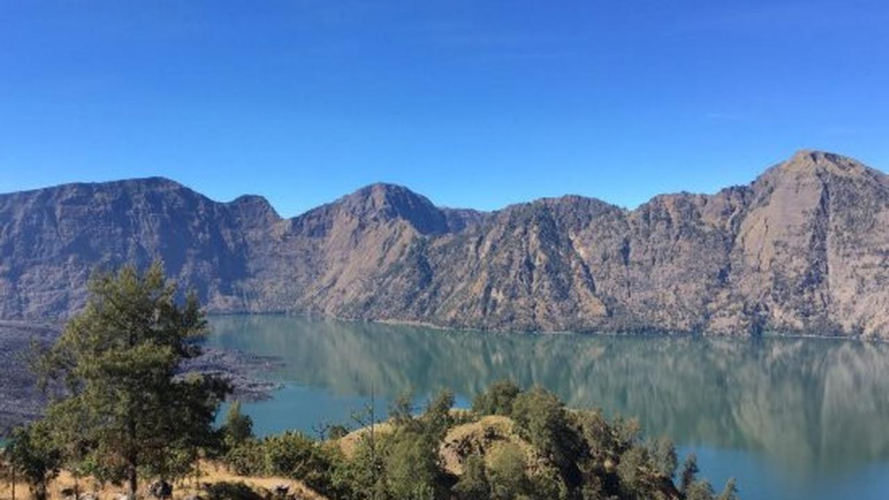 Tempat Wisata Ikonik di Lombok Timur, Dari Pantai Merah Muda hingga Danau Misterius di Dekat Rinjani