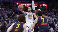 Aksi Stephen Curry memenangkan Warriors di laga pertama NBA Cup 2023 (AP)