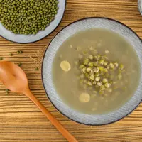 ilustrasi manfaat kacang hijau/HelloRF Zcool/shutterstock