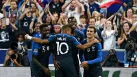 Para pemain Prancis merayakan gol ke gawang Belanda pada laga Liga A Grup 1 UEFA Nations League, di Stade de France, Paris, Minggu (9/9/2018). (AFP/Franck Fife)