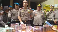 Kapolresta Bogor Kota Kombes Ulung Sampurna Jaya saat konferensi pers pengungkapan uang palsu Rp 1,8 miliar (Liputan6.com/Darno)