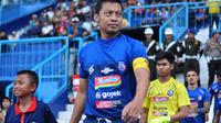 Hamka Hamzah saat memperkuat Arema FC melawan Madura United di Stadion Kanjuruhan, Kab. Malang, Jumat (8/11/2019). (Bola.com/Iwan Setiawan)
