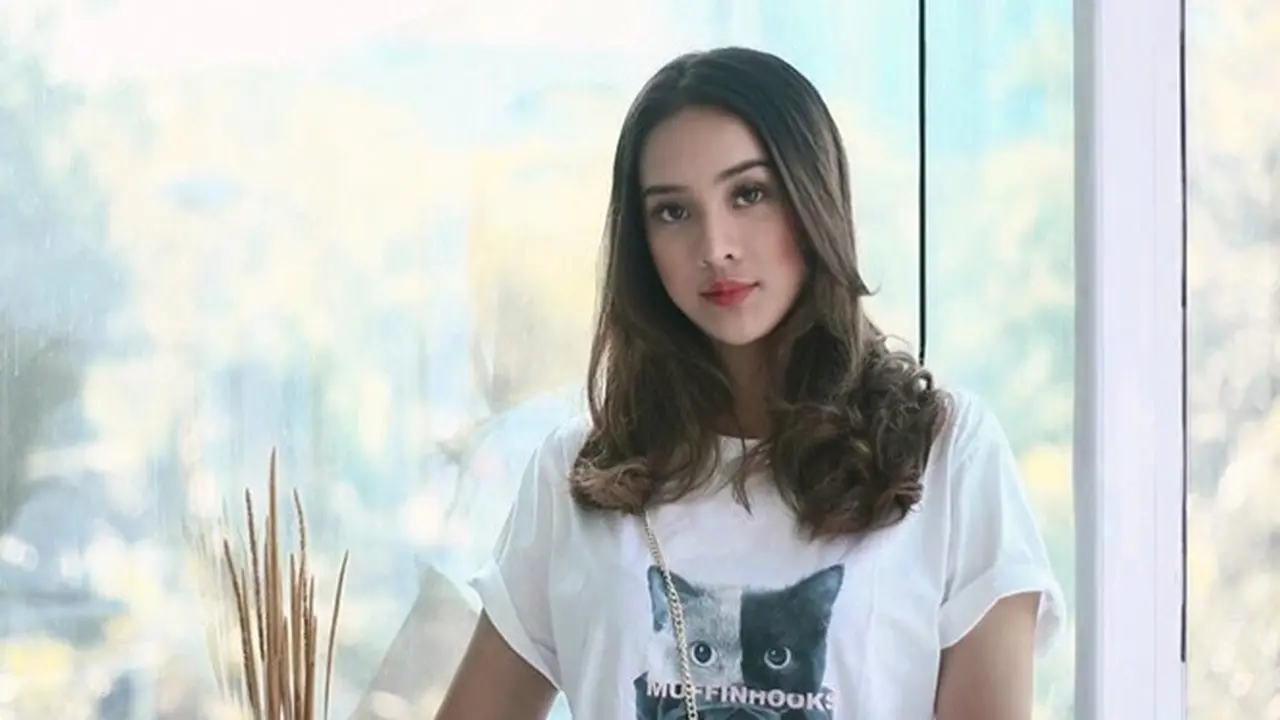 Lebih Dengarkan Kata Pacar, Ini 6 Potret Kebersamaan Anya Geraldine dengan Kekasih