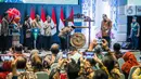 <p>Wakil Presiden Ma'ruf Amin (kedua kanan) bersama Menteri Keuangan Sri Mulyani (kiri), Gubernur Bank Indonesia (BI) Perry Warjiyo (kedua kiri), Ketua Dewan Komisioner OJK Mahendra Siregar (ketiga kiri), dan Direktur Utama BEI Iman Rachman (kanan) meresmikan pembukaan perdagangan Bursa Efek Indonesia (BEI) tahun 2024 di Jakarta, Selasa (2/1/2024). (Liputan6.com/Faizal Fanani)</p>