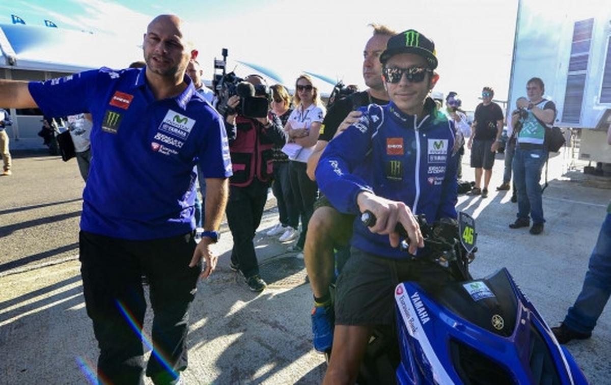Gaya Rossi dan Marquez pamer motor matic di Valencia