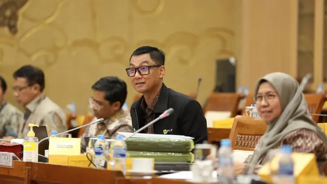Direktur Utama PLN Darmawan Prasodjo dalam Rapat Dengar Pendapat dengan Komisi VII DPR RI, Rabu (8/2/2023). Darmawan memastikan pemadaman listrik massal seperti yang terjadi di Pakistan tidak terjadi di Indonesia. (Dok PLN)