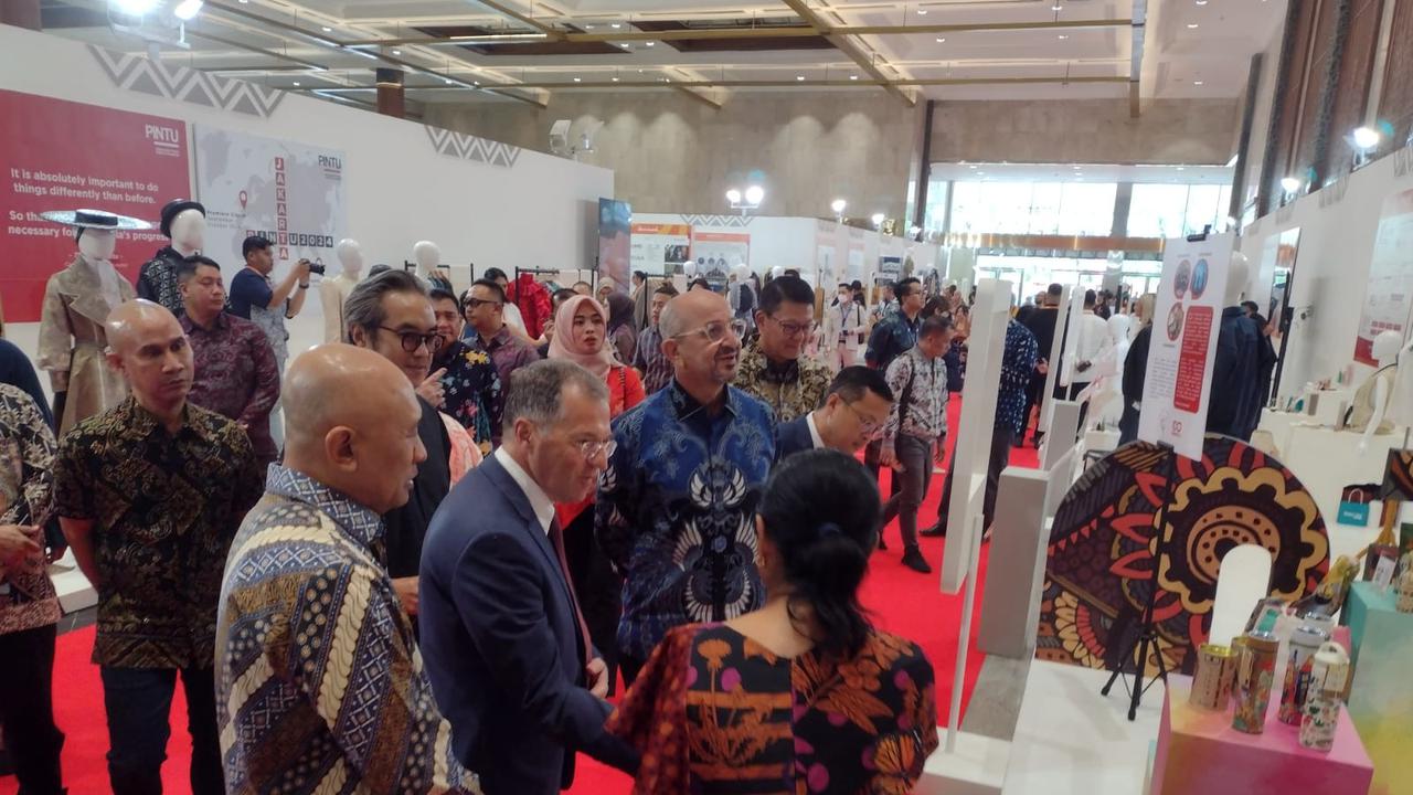 Yayasan Perempuan Tangguh Indonesia (PTI) berpartisipasi aktif dalam acara 'Cerita Nusantara : Unveiling the Story of Indonesia Artistry' yang diselenggarakan oleh Kementerian Koperasi dan UKM (Kemenkop UKM) bersama Dewan Kerajinan Nasional (Dekranas).