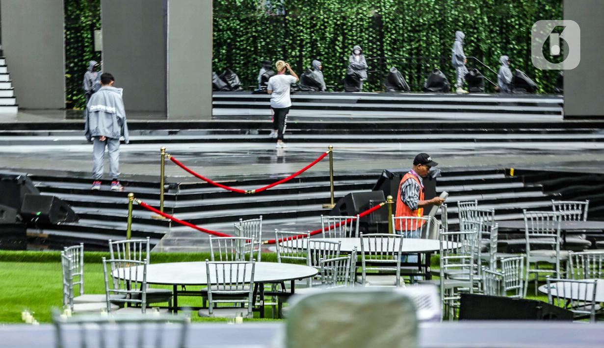 Pihaknya tetap mengupayakan agar mobilitas masyarakat tetap berjalan. Hutan Kota GBK adalah upaya Kementerian Sekretariat Negara selaku pemilik Kompleks Stadion GBK pada 2016 lalu untuk mengembalikan fungsi areal komersial di sekitar kawasan olahraga seluas 295 hektare tersebut sebagai kawasan konservasi hijau. (Liputan6.com/Faizal Fanani)