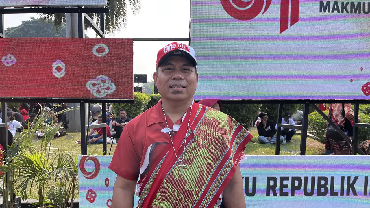 Pria asal NTT bernama Nicholas merayakan HUT RI di depan Istana. (Liputan6.com/Winda Nelfira)