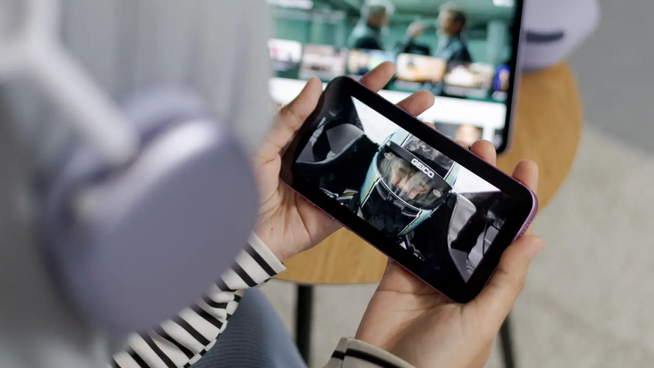 Nonton Haptic Trailer F1: The Movie di Apple TV Plus. (dok. Apple Indonsia)