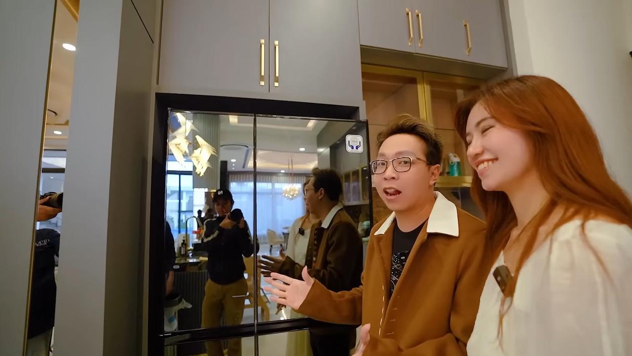 5 Potret Dapur Super Mewah Rumah Dokter Richard Lee, Serba Emas & Ada Kulkas Canggih Termahal di Indonesia