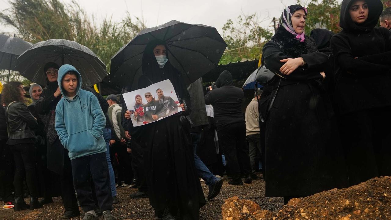 FOTO: : Tiga Jurnalis Tewas dalam Serangan Udara Israel di Lebanon