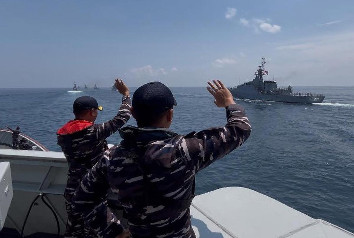 FOTO: Aksi KRI Bung Tomo dalam Latihan Laut AMNEX 2025